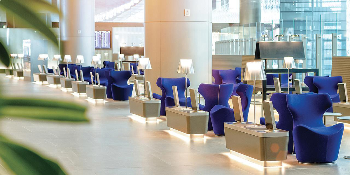 Best Airport Lounges in the World 1 The Al Mourjan Business Lounge is one of the largest and most luxurious airport lounges in the world. It features a variety of amenities, including a restaurant, bar, spa, gym, and swimming pool. Passengers can also enjoy complimentary Wi-Fi, showers, and printing services.